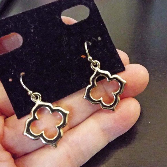 DESIGNER GOLDEN QUATROFOIL OPEN CENTER PIERCED EARRINGS 64 - Picture 2 of 2